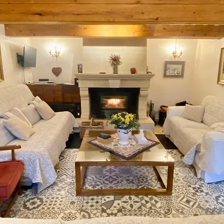 Mas De Veroncle, Piscine Et Quietude A Farm stay