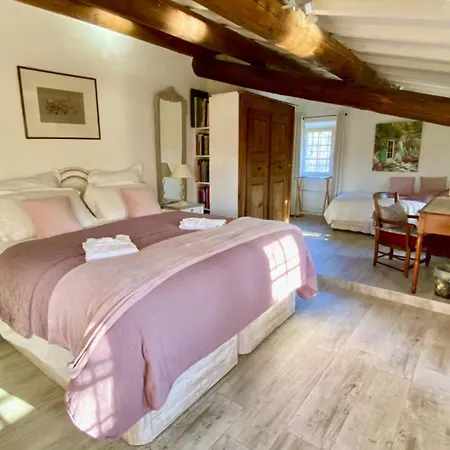 Farm stay Mas De Veroncle, Piscine Et Quietude A