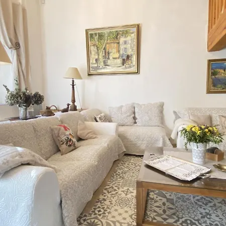 Mas De Veroncle, Piscine Et Quietude A Farm stay *